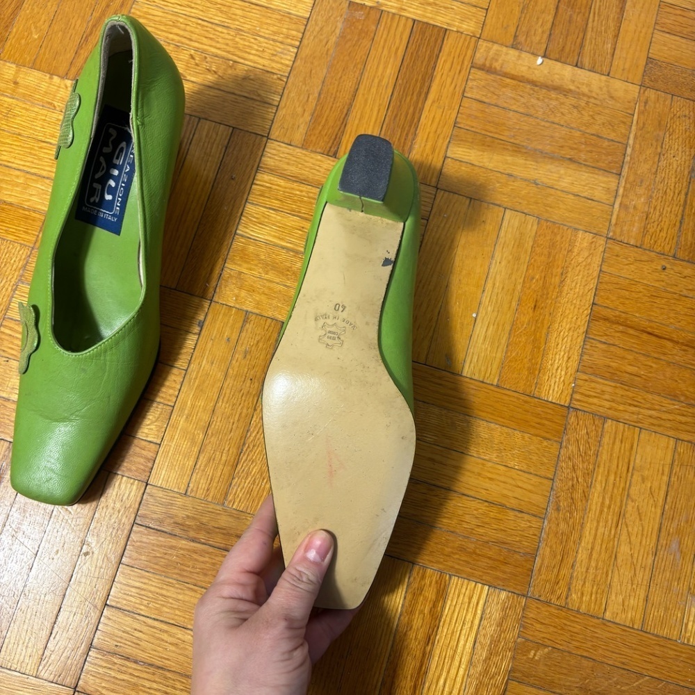 Vintage green leather and floral heels 80s *accepting offers - Picture 4 of 9